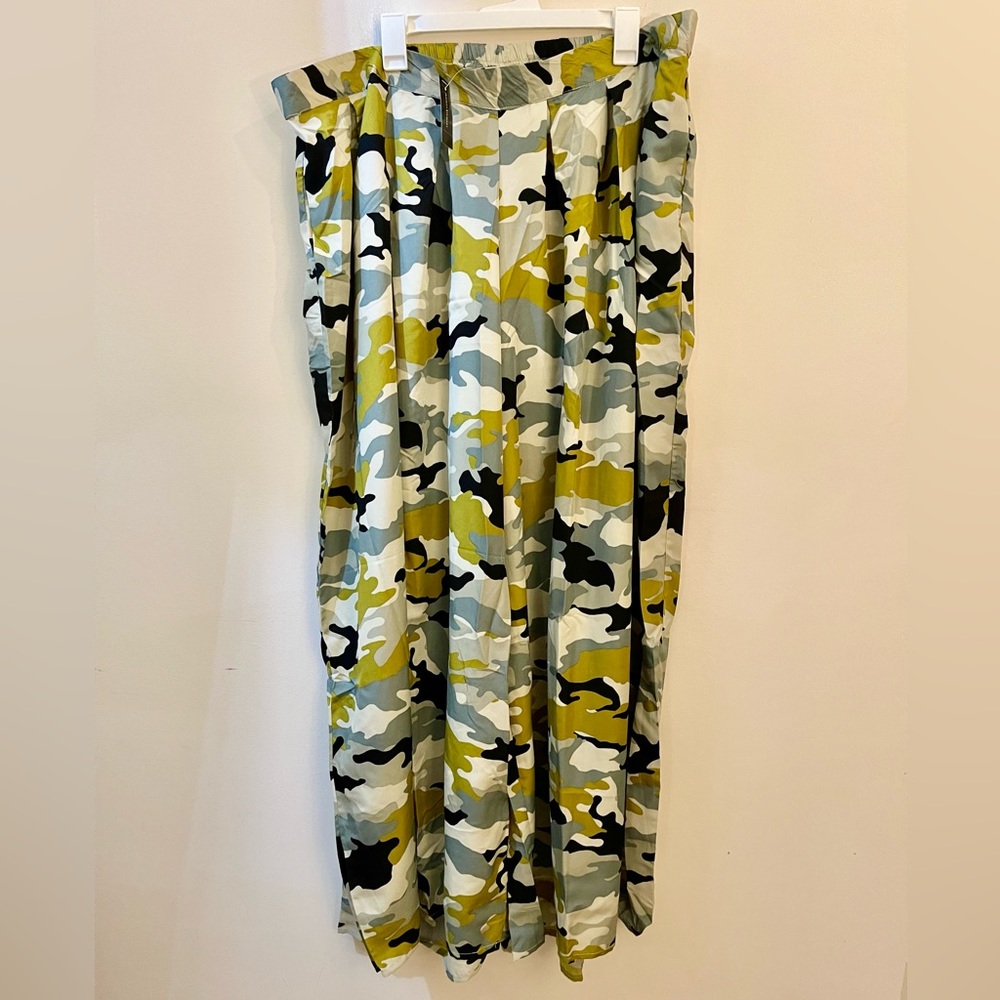BN Camo Print Wide Leg Pants Size 23/24 & 26/28 - Picture 13 of 14